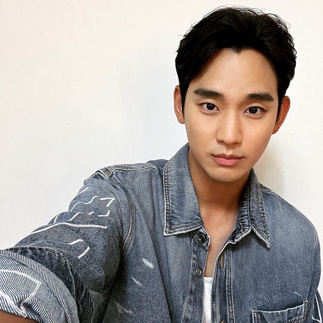 Kim Soo Hyun bị tung ảnh nhạy cảm, yêu cầu phải xin lỗi Kim Sae Ron - Ảnh 2.