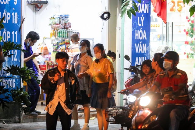 Cha mẹ ở đâu trong câu chuyện quản lý dạy thêm học thêm? - Ảnh 2.