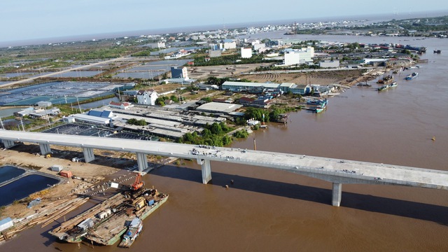 Bí thư Tỉnh ủy Cà Mau: Không để nhà đầu tư chờ mặt bằng   - Ảnh 2.