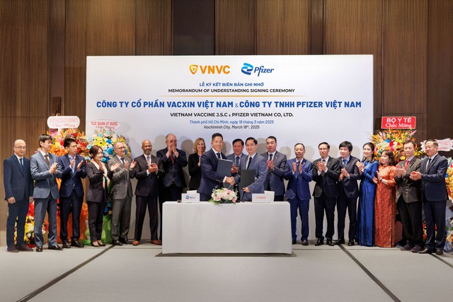 Pfizer và VNVC chia sẻ kiến thức trong sản xuất vắc xin công nghệ cao - Ảnh 1.