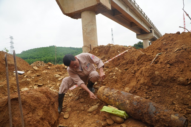 Liên tiếp phát hiện quả bom lớn tại Quảng Bình và Quảng Trị gây lo ngại - Ảnh 1.