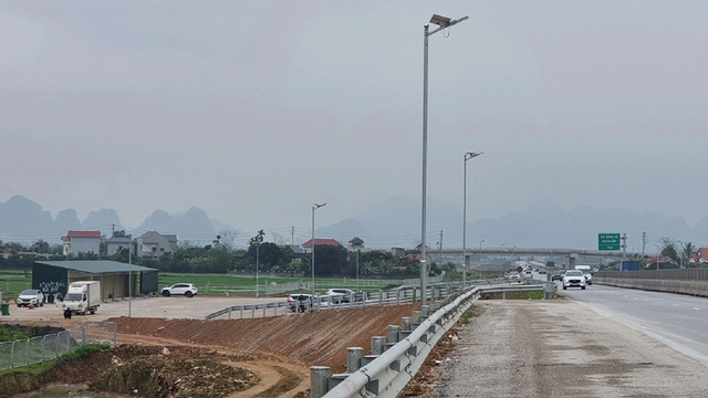 Cao tốc Việt Nam thiếu trạm dừng nghỉ và biển báo gây bối rối cho lái xe - Ảnh 1.