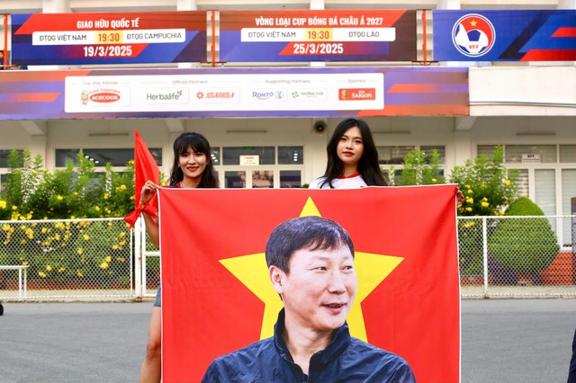 Vietnamesisches Team – Kambodscha 0:0: Torhüter Dinh Trieu ist der Haupttorhüter – Foto 4.