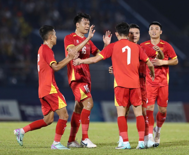 Đội tuyển Việt Nam 2-0 Campuchia: Văn Vĩ nhân đôi cách biệt - Ảnh 1.