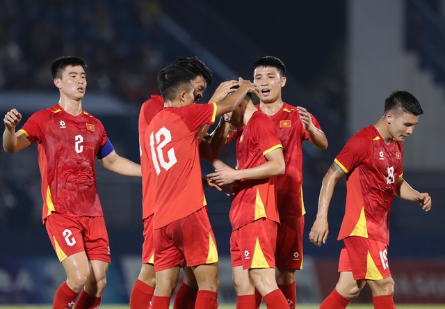 Đội tuyển Việt Nam 2-1 Campuchia: Bong Samuel sút xa thành bàn - Ảnh 5.