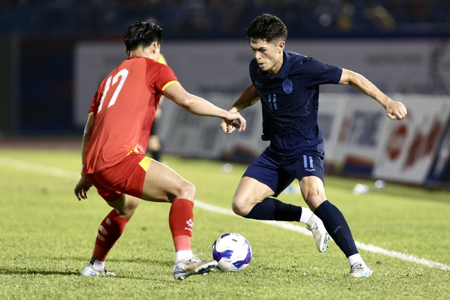 Vietnamesisches Team – Kambodscha 2:1: Bong Samuel trifft aus großer Distanz – Foto 1.