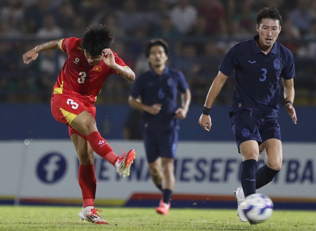 Đội tuyển Việt Nam 2-1 Campuchia: Bong Samuel sút xa thành bàn - Ảnh 2.