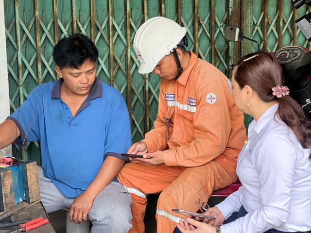 PC Quảng Ngãi: Cài đặt app để phục vụ tốt cho khách hàng - Ảnh 1.
