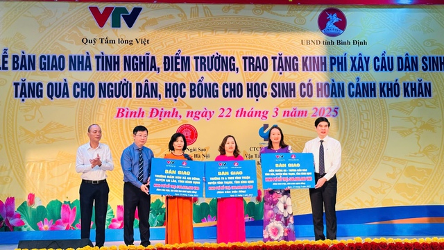 Quỹ Tấm lòng Việt hỗ trợ xây nhà, trường học, cầu dân sinh ở Bình Định - Ảnh 1.