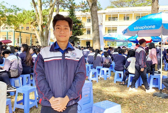 Nam sinh phố n&uacute;i giải nh&igrave; học sinh giỏi quốc gia tiếng Anh, IELTS 8.0 - Ảnh 1.