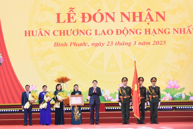 Bình Phước đónnhận Huân chương lao động hạng nhất trong ngày kỷ niệm 50 năm giải phóng - Ảnh 5.