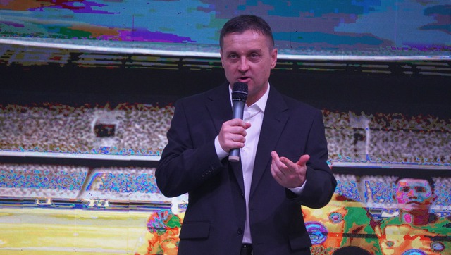 Bầu Đoan ra mắt tân HLV CLB Thanh Hóa, người ngồi ghế nóng thay ông Popov nói gì?- Ảnh 1. Bầu Đoan ra mắt tân HLV CLB Thanh Hóa, người ngồi ghế nóng thay ông Popov nói gì?- Ảnh 1.