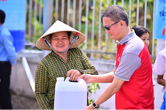 Keppel tiếp sức tới người d&acirc;n Hậu Giang, S&oacute;c Trăng đem nước sạch cho v&ugrave;ng nhiễm mặn- Ảnh 2.