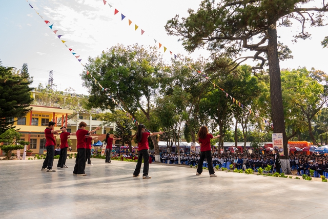 Chăm nhảy, m&uacute;a văn nghệ gi&uacute;p &iacute;ch g&igrave; cho học sinh, sinh vi&ecirc;n? - Ảnh 1.