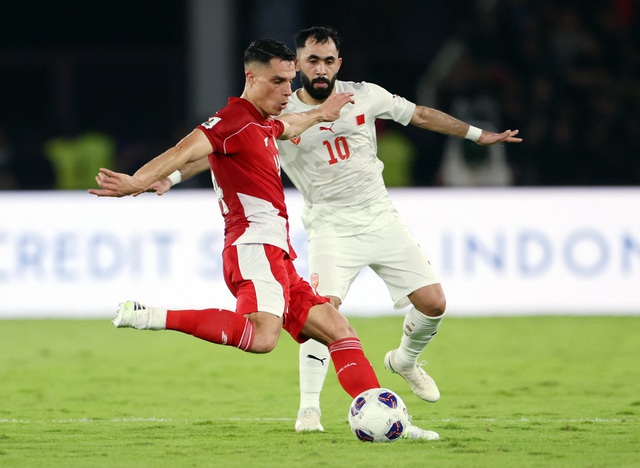 Đội tuyển Indonesia đánh bại Bahrain: HLV Kluivert tạo sốc, giấc mơ World Cup chưa bị chôn vùi- Ảnh 1. Đội tuyển Indonesia đánh bại Bahrain: HLV Kluivert tạo sốc, giấc mơ World Cup chưa bị chôn vùi- Ảnh 1.