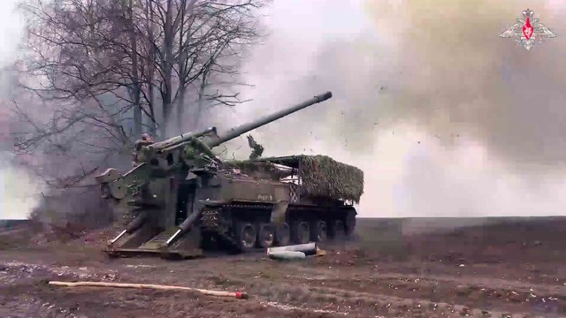 Xung đột Ukraine “vừa đánh vừa đàm”  - Ảnh 1.