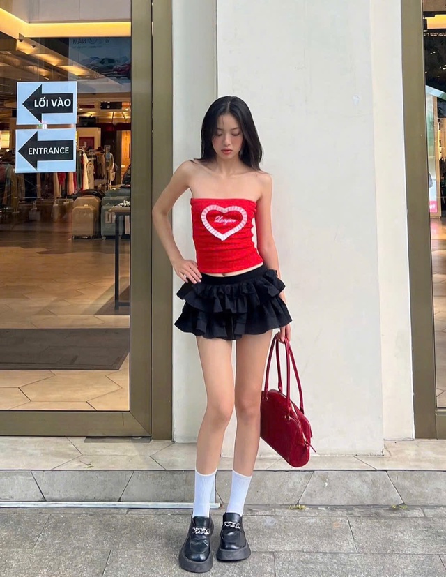 Làm mới cho diện mạo ngày hè với chân váy mini- Ảnh 5. Làm mới cho diện mạo ngày hè với chân váy mini- Ảnh 5.