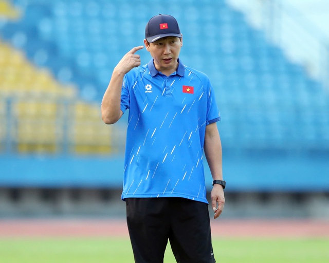 Malaysia gây sốc hòa đội tranh vé World Cup 2026, HLV Kim Sang-sik đã nhìn thấy gì? Malaysia gây sốc hòa đội tranh vé World Cup 2026, HLV Kim Sang-sik đã nhìn thấy gì?