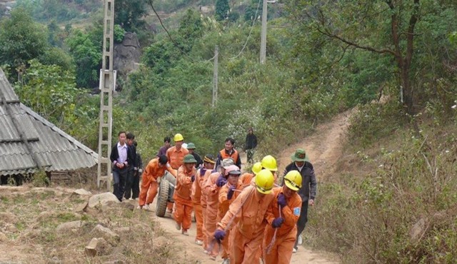 Nhớ anh, người mang &aacute;nh s&aacute;ng đến Bom Bo- Ảnh 1.