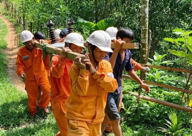 Nhớ anh, người mang &aacute;nh s&aacute;ng đến Bom Bo- Ảnh 2.
