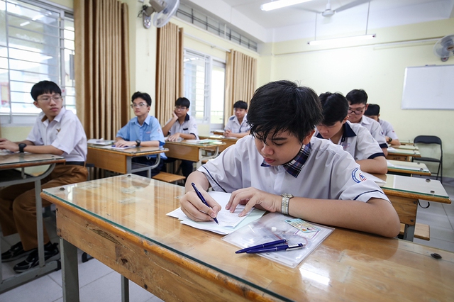 Tuyển sinh đầu cấp tại TP.HCM: Không cứng nhắc theo ranh giới hành chính - Ảnh 1.