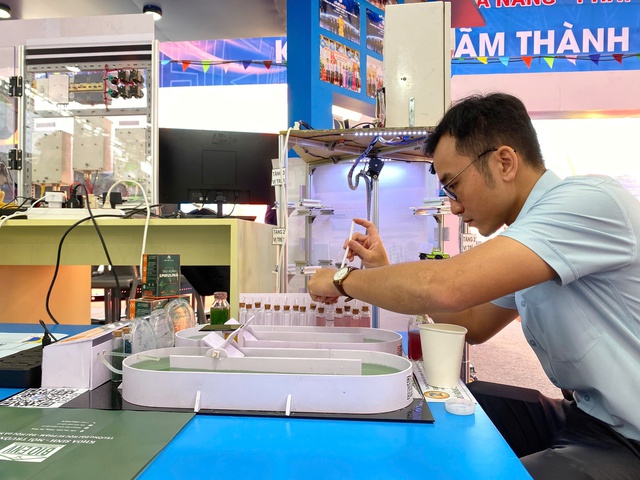 &Ocirc; t&ocirc; điện VinFast tham gia triển l&atilde;m 'Đ&agrave; Nẵng - Ph&aacute;t triển v&agrave; hội nhập'- Ảnh 5.