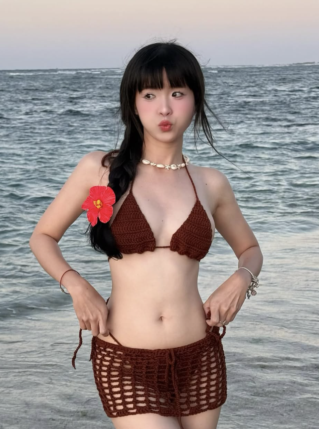 Bikini tối giản nhưng không hề đơn điệu, giúp nàng nổi bật mùa hè này- Ảnh 4.