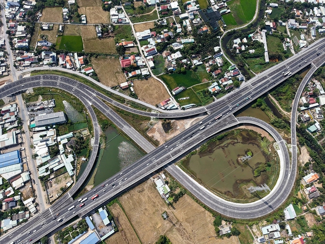 Vingroup khởi công dự án hơn tỉ USD ở Long An - Ảnh 2.