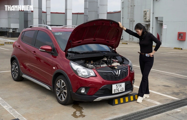 Hiểm họa từ thói quen mở hờ nắp ca-pô để làm mát động cơ - Ảnh 1.