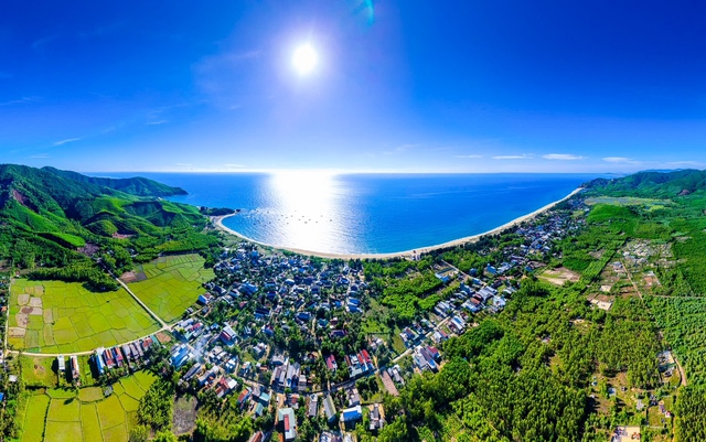 Hoài Nhơn - 'Mảnh đất tình người'- Ảnh 2. Hoài Nhơn - 'Mảnh đất tình người'- Ảnh 2.