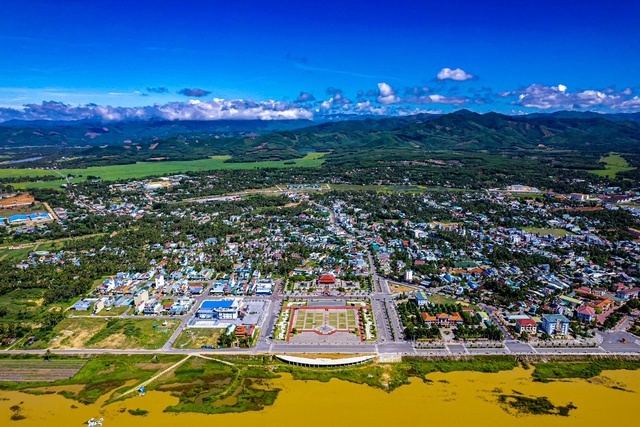 Hoài Nhơn - 'Mảnh đất tình người'- Ảnh 3. Hoài Nhơn - 'Mảnh đất tình người'- Ảnh 3.