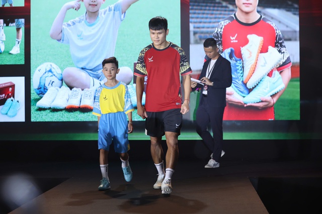 Tuyển thủ Phạm Tuấn Hải trở th&agrave;nh đại sứ của thương hiệu thể thao Việt- Ảnh 2.