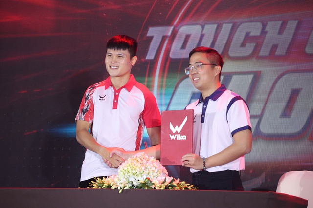 Tuyển thủ Phạm Tuấn Hải trở th&agrave;nh đại sứ của thương hiệu thể thao Việt- Ảnh 1.