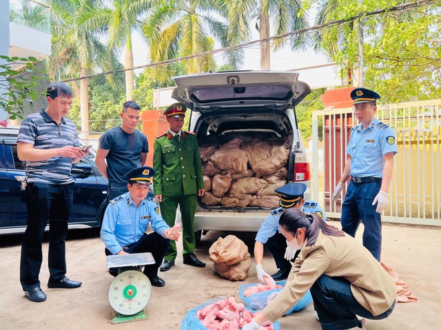 Li&ecirc;n tiếp bắt giữ thịt heo nhập lậu qua bi&ecirc;n giới- Ảnh 1.