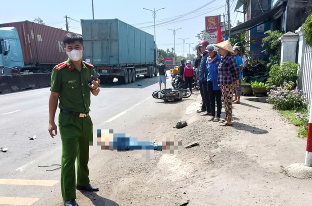 Va chạm với xe container, người đàn ông tử vong tại chỗ - Ảnh 1.