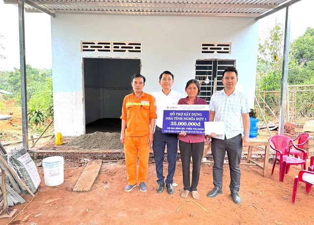Điện lực Đắk Nông khởi công xây dựng 5 nhà tình nghĩa cho các hộ khó khăn - Ảnh 3.