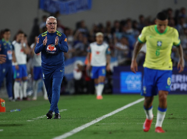 HLV Ancelotti lên tiếng về việc dẫn dắt đội tuyển Brazil, Pep Guardiola cũng là ứng viên- Ảnh 1.