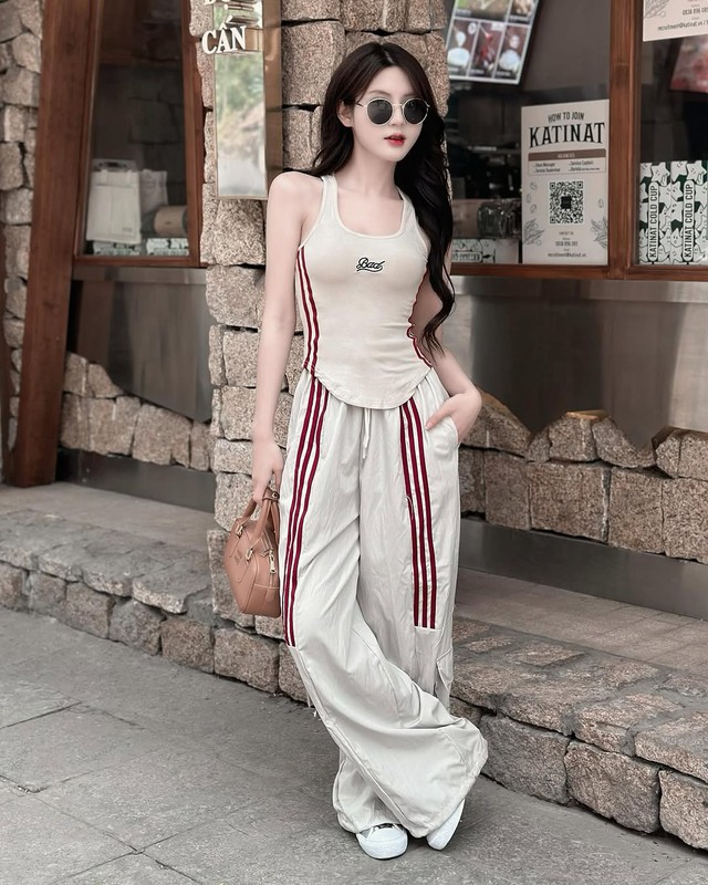 4 công thức diện đồ sporty ‘chuẩn chỉnh’ cho ngày hè nóng bức- Ảnh 1.