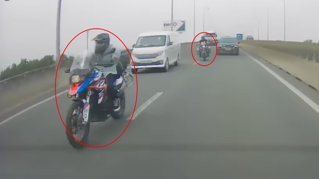Hai xe phân khối lớn ‘phóng bạt mạng’ trên cao tốc, luồn lách giữa dàn ô tô- Ảnh 1.