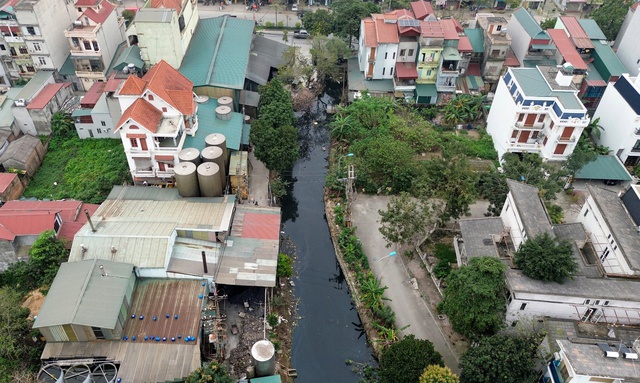 Nước s&ocirc;ng thủ đ&ocirc; &ocirc; nhiễm, lễ hội bơi Đăm bị 'đe dọa'- Ảnh 3.