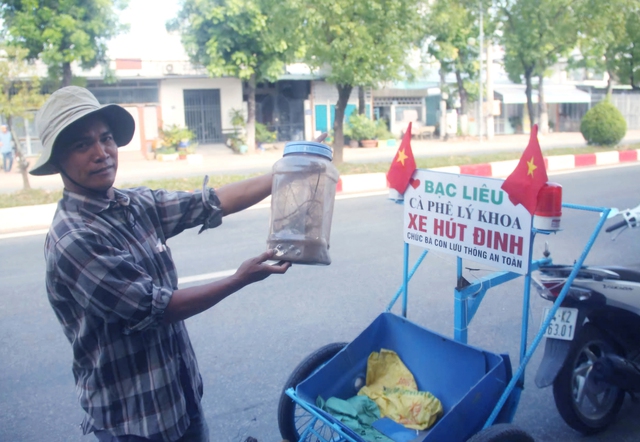Chuyện tử tế: Những người tình nguyện đi hút đinh trong đêm- Ảnh 1. Chuyện tử tế: Những người tình nguyện đi hút đinh trong đêm- Ảnh 1.