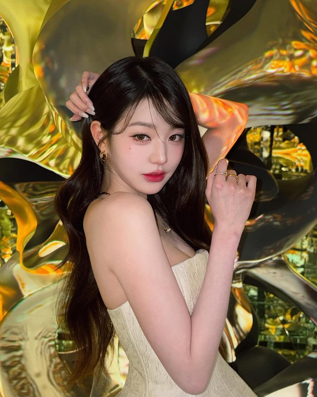 Kim Ji Won 'chạm trán' công chúa Kpop, ai mới là nữ hoàng thảm đỏ? - Ảnh 5.