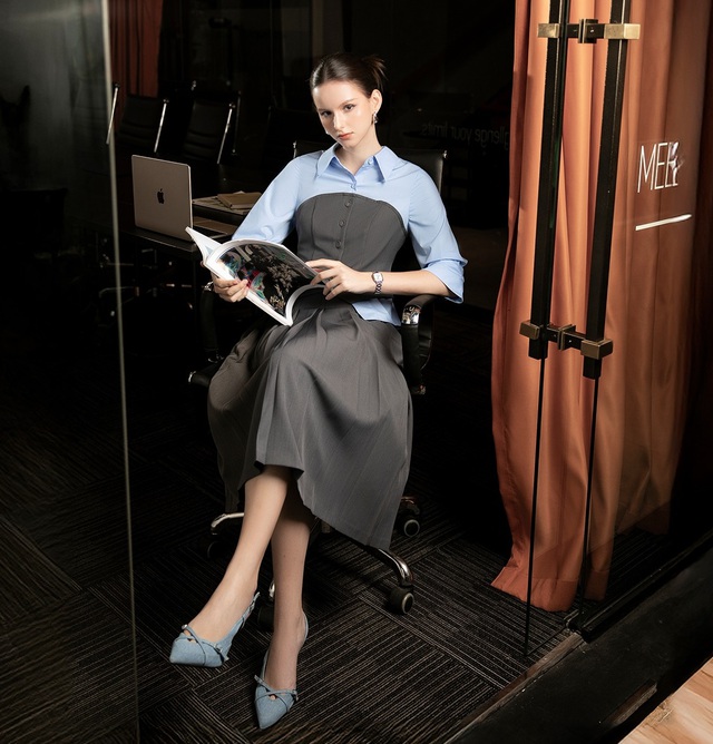 Tạo chiều sâu cho trang phục bằng phong cách phối đồ nhiều lớp- Ảnh 1. Tạo chiều sâu cho trang phục bằng phong cách phối đồ nhiều lớp- Ảnh 1.