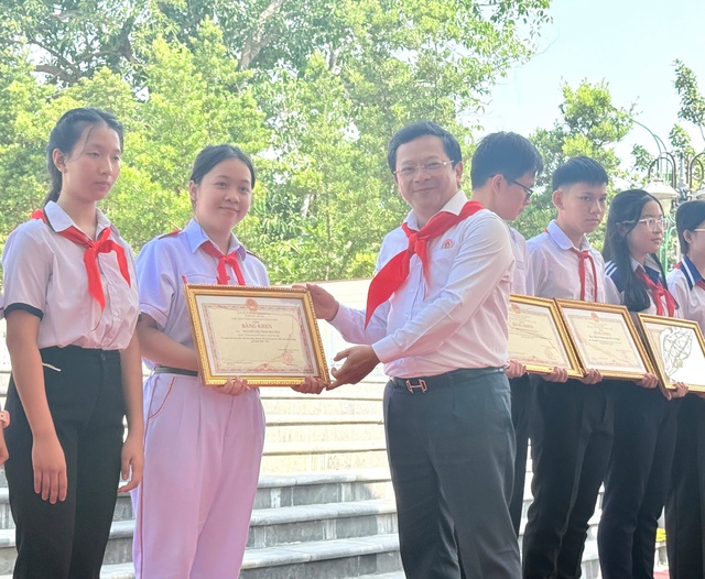  Thiếu nhi C&agrave; Mau noi gương cha anh, phấn đấu trở th&agrave;nh Ch&aacute;u ngoan B&aacute;c Hồ - Ảnh 3.