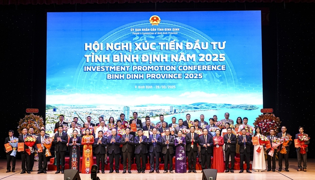 Hàng loạt doanh nghiệp đầu tư hơn 231.000 tỉ đồng vào Bình Định- Ảnh 4. Hàng loạt doanh nghiệp đầu tư hơn 231.000 tỉ đồng vào Bình Định- Ảnh 4.