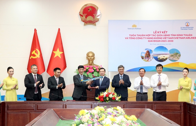 Bình Thuận ký kết hợp tác toàn diện với Vietnam Airlines- Ảnh 2. Bình Thuận ký kết hợp tác toàn diện với Vietnam Airlines- Ảnh 2.