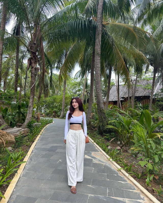 Những món đồ ‘chân ái’ nhất định phải có trong tủ đồ ngày hè- Ảnh 1.