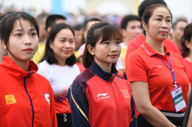 Sao điền kinh Việt Nam dâng trào cảm xúc tại lễ thượng cờ giải Tiền Phong Marathon- Ảnh 2.