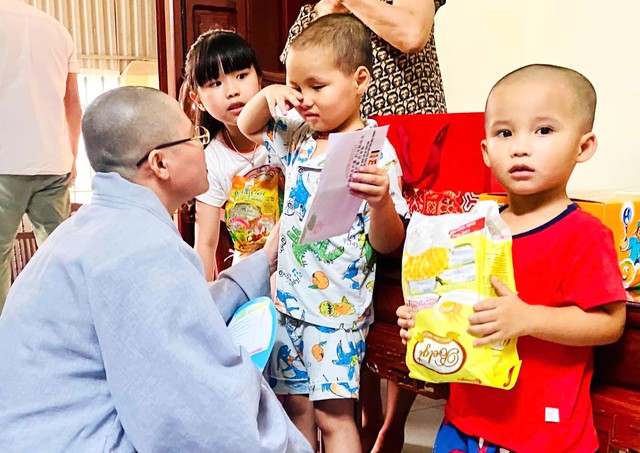 Chung dòng máu Lạc Hồng: Ni sư vì hòa bình- Ảnh 3. Chung dòng máu Lạc Hồng: Ni sư vì hòa bình- Ảnh 3.
