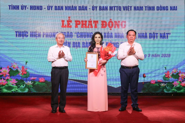 Bà Lê Nữ Thùy Dương ủng hộ 55 tỉ xóa nhà tạm, dột nát tại Đồng Nai- Ảnh 2. Bà Lê Nữ Thùy Dương ủng hộ 55 tỉ xóa nhà tạm, dột nát tại Đồng Nai- Ảnh 2.